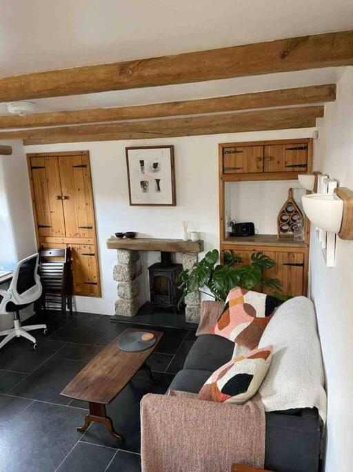 9A Viaduct Cottage - The Cosiest Bolthole In The Sw! هايلي المظهر الخارجي الصورة